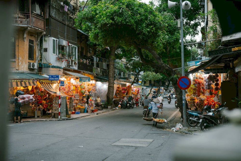 Hanoi's Old Quarter preserves centuries of history through its narrow streets, colonial buildings, and bustling local markets (Source: Pexels)